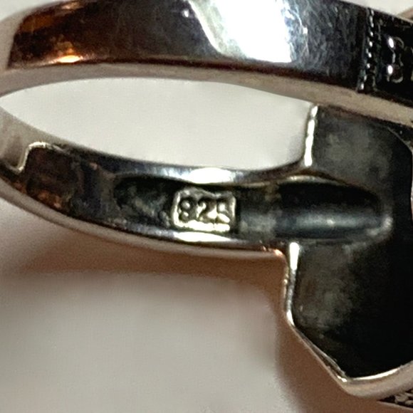 925 Sterling Silver & Marcasite Ring - SZ 7 1/2 - Picture 3 of 7